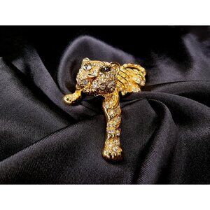 Vintage Signed TRIFARI Tiger Large Brooch Pin Gold Plated with Crystals